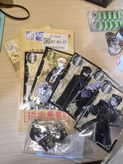 这次又在挖煤姬切了一堆场刊?最喜欢场刊了…还切了一堆刀账相卡和德美的御朱印购物体验非常好，快递也很快，包装完好东西没有破损还有免费防震泡泡纸，非常推荐哦
