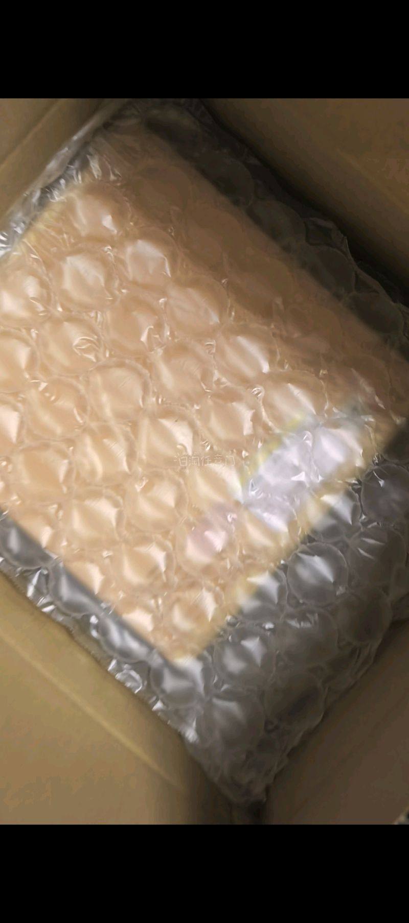 中午盼来了第一次切煤物品，是一盒扭蛋，不得不说包装非常用心，里面四边都用泡沫裹好了，扭蛋盒一点没损坏，竹蜻蜓速度也不错，国际快递发出以后三天就到石家庄了，因为第一次切煤问了两次客服问题，回答的也专业清楚，并且页面的翻译功能也准确，让我第一次的切煤非常成功！