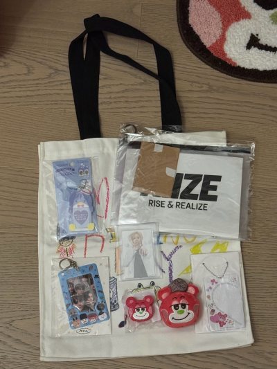日淘 RIIZE 周边认准任意门！周边党狂喜