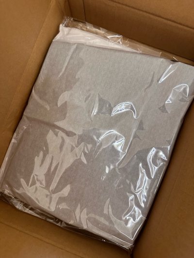 就一条the north face的短裤 黑色的 之前买过一条拼色的L码 感觉有点大 这次买的M 全新的 价格还行 因为着急穿就拍了 物流很快 单件商品也不用拼单 节省了时间 短裤也没问题 正品 总之挺好的