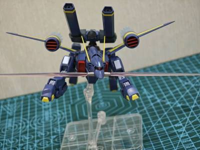 ROBOT魂系列巴库，作为高达系列作品中难得的非人形机甲，巴库采用了创新的四足兽型设计，完美体现了“陆地霸主”的概念。其肩部、髋部、膝部、踝部甚至脚掌都设计了多个可动关节，允许还原出疾驰、跳跃、匍匐、转向等多种动态姿势。得益于四足支撑，无论怎么摆姿势都极其稳固，完全...