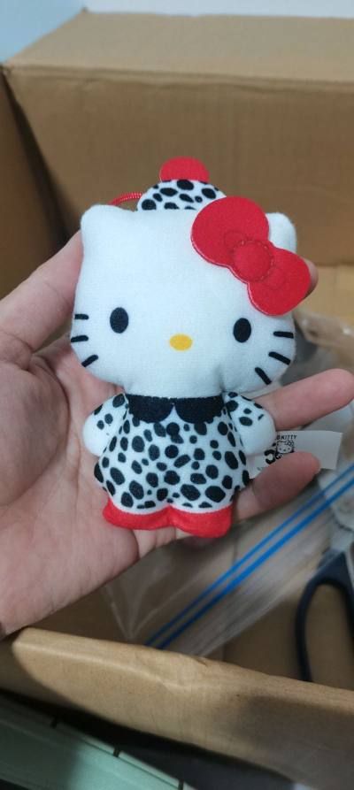 切了好多可爱的Kitty，太喜欢了，用的竹蜻蜓，物流速度还可以，包裹很结实，而且外包装也没有破损，非常感谢挖煤姬这个平台，我要继续买买买。