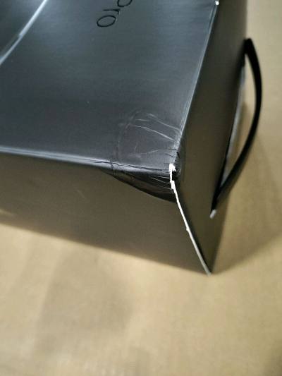 十几年前的顶配MacPro，如今白菜价买个情怀。国内大概五六千，这边代购便宜些，还混到一个带箱说对码。送了根雷电转DP线和一个支架。海运一个月。谢谢挖煤姬
