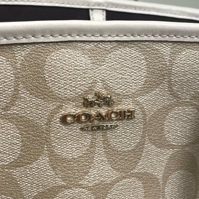 用这个App日淘中古包，整个过程比想象中顺利太多了！一直想买一个Coach的经典鲶鱼包，国内价太高，在App里直接搜索“Coach タニバン”（Coach 鲶鱼包的日文名），一下子就出来好多选择。我用的这个App有图片翻译功能，对于看不懂的日文商品描述特别有帮助！最...