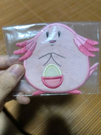 开学季在挖煤姬买到的粉色补丁贴，造型非常生动。挖煤姬是一个日淘软件，每个月有很多的活动，发货的时候可以用来抵扣运费，打包的非常好，包装牢固垫了很多泡沫塑料。