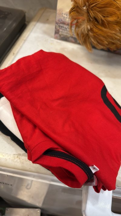 三件套特别超值，舒服，非常靠谱，买到了心心念念的绝版款t恤，这个款式已经很久没有销售了，真的非常的过瘾