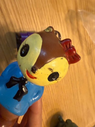 很喜欢这次松鼠造型的存钱罐 满满的昭和感 特别是蓝色小衣服加上黑色领带 乖乖的 自带趣味性 非常好的一次购物体验