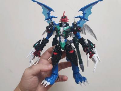 这次海淘了三个素组产品，本来想喷涂一下，但是机甲龙兽贴纸太多了，迪迦也不好拆，最后只能喷涂蝙蝠侠，已经制作完成，后面会单独发