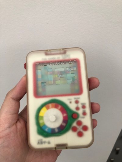 下单后大概3天就显示入库，因为只买了一台机子，没走合单，直接选了EMS空运。这里有个小技巧：下单时给卖家备注“电池内置”，省去了额外的服务费，还能直接走空运，一周左右就到手了，速度比预想中快很多。

拆箱时彻底被圈粉，挖煤姬给加了加固包装，五层瓦楞纸箱里塞满了缓冲材...