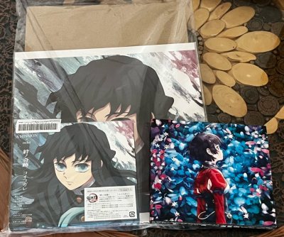 挖煤姬日淘CD太方便了！挖煤姬拥有多个站点，这次在亚马逊平台上购买了两张CD ，还附送了日亚特有的特典大卡。挖煤姬拥有自创的竹蜻蜓专线对比EMS特别便宜，而且物流较快打包厚实，收到时外箱坚固，CD毫发无伤。