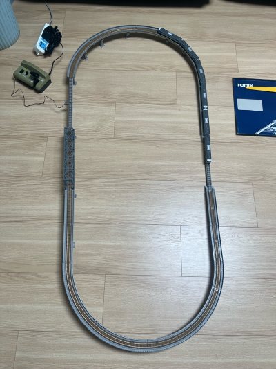 东西没问题，成色也是预期的东西，火车跑起来也很稳当，希望物流可以快点，没有不好的问题，客服对接也很快。