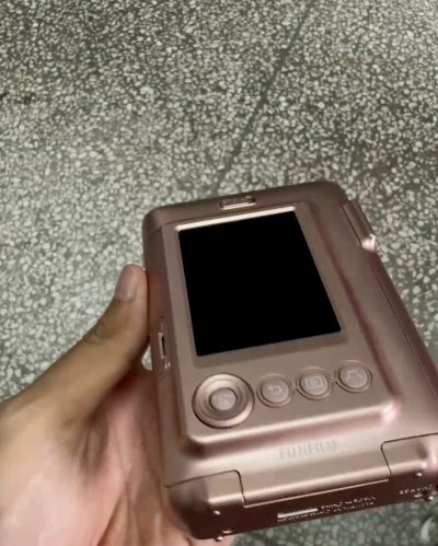 这次在挖煤姬上淘到了玫瑰金liplay打印拍立得 颜色非常好看 成色也很好 对比国内的价格简直非常划算了 收到货跟商品描述一样 没有偏差 挖煤姬简直太棒了