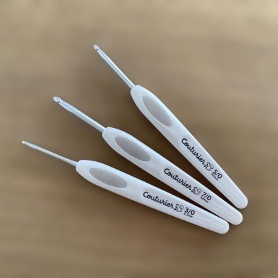 联名款，就是针号比较少，不过是比较常用的型号，配色依旧在线，只能用积分兑换的宝贝，可以挖到也是心满意足了，光是看着都开心1o(*////▽////*)q
