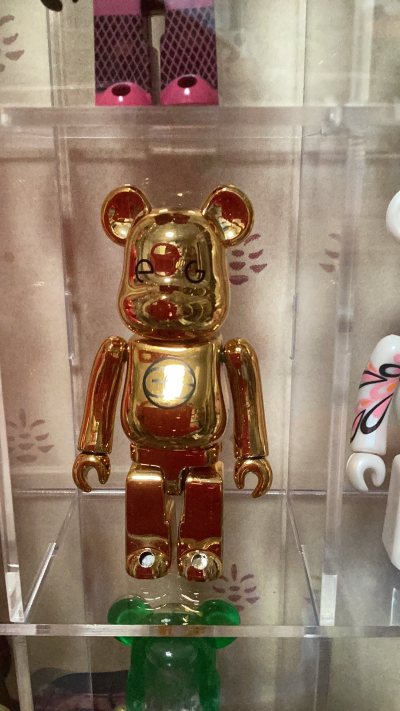 海淘玩具，优先选亚马逊自营或品牌官网，看清尺寸和安全认证。货值控制在300元内，走包税转运更省心，收货必查做工和有无异味。