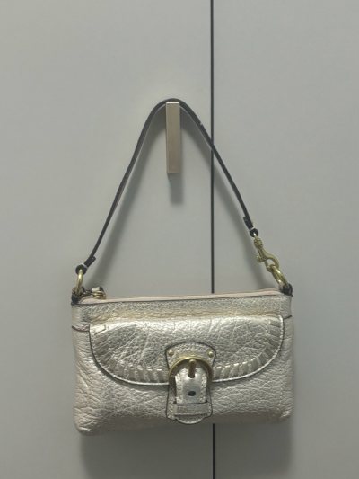 Coach Soho 复古金扣腋下包，小众又精致的百搭单品