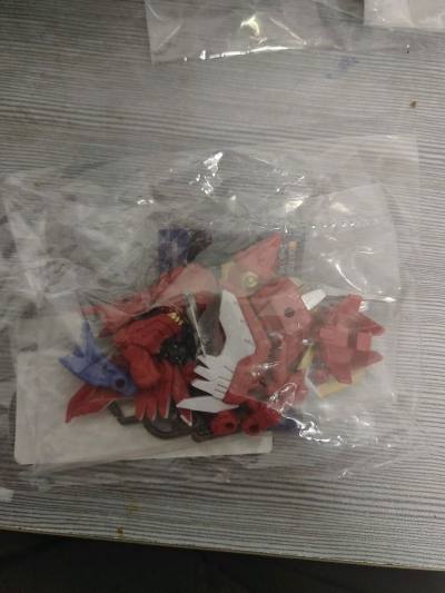 这是挖煤姬第三十次购物体验，这次主要买的有假面骑士000的武器、高达next扭蛋还有魔弹战记扭蛋小人。这里面我最喜欢的就是魔弹战记的扭蛋小人了。