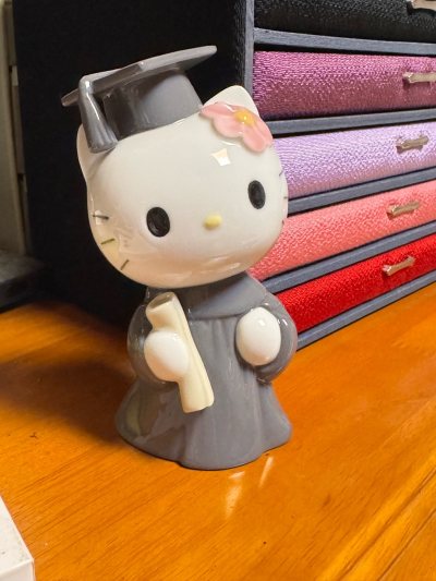 三丽鸥hellokitty陶瓷摆件
