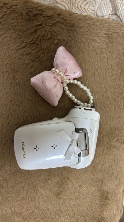 挖煤姬上入手了一台三洋dv，机子特别新，功能也都是正常的，除了机子只有日文和英文翻译不怎么友好外都很棒，包装也特别好，买家给商品包了两层泡沫，特别完好。
dv操作还是比ccd复杂的，需要好好看一下，这个型号我很喜欢 白白的外观很可爱
另外，ems也很快，一个星期就收...