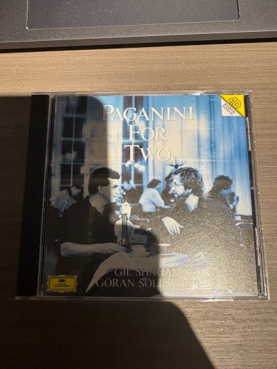 这次买的是一些古典的CD，其中帕格尼尼24随想曲也是经典的满银圈，穆特的卡门幻想曲是半银可惜了，这次走的依旧是竹蜻蜓