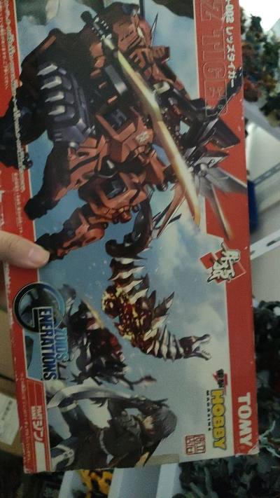 购物方面，这次主要还是在煤炉买明星周边，首先
是一套VS超特急，Aloha镜子和小卡set，还有con周边钥匙扣，因为发行时间很久了，所以都是好价购入。