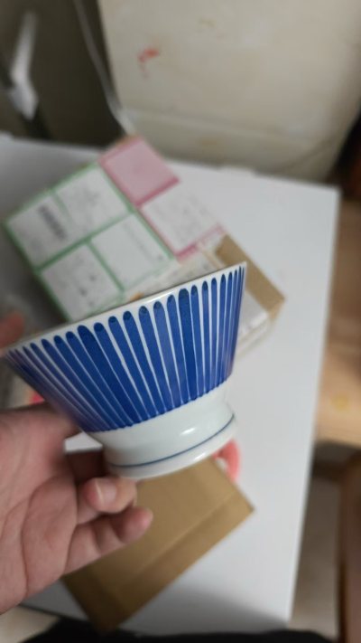 家里本来是有其他花纹的 开始也并没有很喜欢十草纹，结果随着年龄的增长喜欢的样式也换了，和家里的别的凑上了，感谢煤炉圆梦一次买到三个