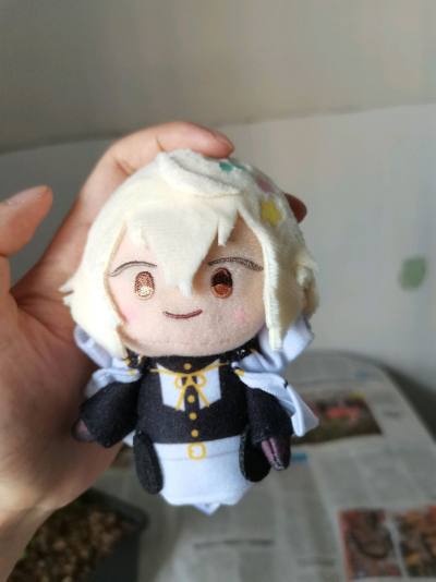 这次在挖煤姬捡漏了一套跪坐明信片，还有髭切的指偶（脸黑版），在骏河屋淘到的，价格不太美丽，付完款后发现指偶再贩了，不过已经习惯了…还淘到了鬼切丸的亚克力杯垫。积分抵扣运费之后，运费还是很美丽的，期待下一箱。