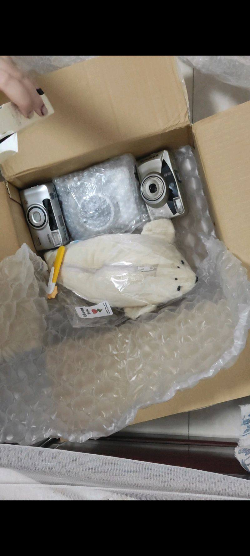 挖煤姬十月海淘捡漏分享
挖煤姬是个转运平台，有着多条转运快递线路对运输十分方便，而且挖煤姬对新人友好，有自动翻译功能还有议价功能，客服也稳定在线。软件功能也越来越完善。我这次在挖煤姬好价捡漏到了两部胶片相机跟一部富士拍立得mini10还有一个海报造型的笔袋超级可爱！...
