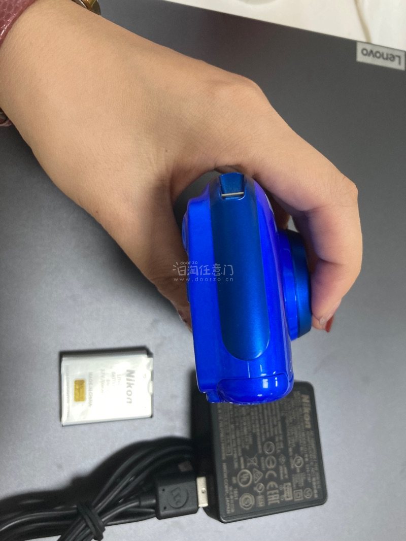 这次是一个愉快的买相机的时刻，我收到了送给了朋友，朋友很喜欢?很好?很不错而且卖家发货很快，虽然有点小瑕疵但是很喜欢啦总体来说
