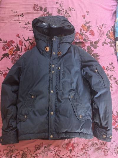 一直都很喜欢北面紫标羽绒服的款式，简约复古，非常好看，终于让我淘到了，藏青色也非常好看，很厚实，冬季首选，下次有心仪的再购一件。