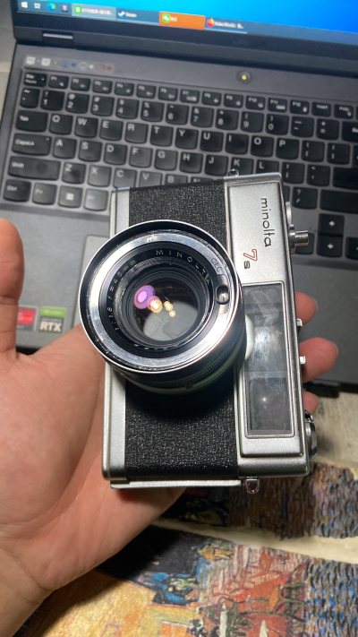 第二次海淘分享，在挖煤姬上拍了一台美能达Hi-matic 7s，保养一下就能继续拍照了。还有一个富士的180mm 大画幅镜头，成色也是很好啊?。美能达测光表的配件也是完全没问题，测光什么的都OK?????