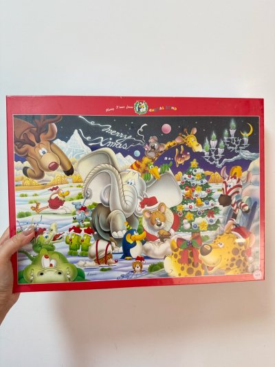 第九箱是两幅图都是1000片的，第一幅我也不知道是什么ip，但是看都是圣诞节还挺热闹的。第二幅是2012年的迪士尼一个日历图。