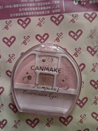 任意门化妆品，日淘护肤的宝藏选择
 
被朋友安利的任意门化妆品真的太惊喜了！作为资深日淘党，这次入的CANMAKE眼影盘直接戳中我心巴。包装超用心，裹着厚厚的气泡膜，到手时烫金礼盒完好无损，细节满分。
 
粉质细腻得像烟雾，指腹蘸取完全不飞粉，显色度恰到好处，日常通...