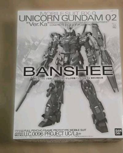 万代PB限定MG 1/100独角兽2号机，报丧女妖小说版，最强配色的报丧女妖。小说版的骨架还是原骨架，但是配色确更简单，就黄绿搭配，最强配色莫属。