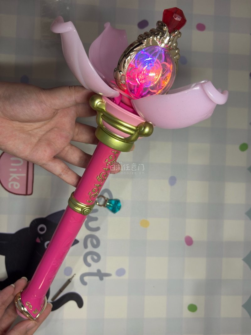 第一次在挖煤姬下单，体验感直接拉满！
本来抱着试试看的心态，没想到居然被我蹲到了一个成色超棒的花苞魔法棒，用完优惠券后价格超香，简直是捡到宝了！整个流程比想象中简单多了，和用淘宝一样，包装得严严实实的，收到的时候完好无损。
从下单到收货都很顺利，完全超出预期，以后买...