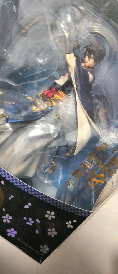✨✨✨吹爆！爷爷美如画！✨✨✨
心心念念的三日月宗近真剑必杀手办终于到手了！开箱的瞬间简直窒息，太震撼了！
细节简直无可挑剔，飘逸的刀装、华丽的服饰纹理，特别是真剑必杀时那凌厉又悲悯的眼神，完全再现了战场上的绝美姿态。涂装非常精致，没有溢色，地台也很有分量感。
把他...