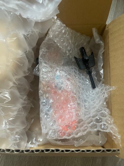日雅买的小东西 当时物 30多年前的玩具了 用竹蜻蜓寄回真的挺省运费的 而且发货挺快 收到物件完好 赞