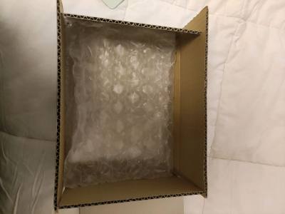 买的是纸片色纸类的谷子，本来特别怕运输途中色纸折了这种事情，但是收到后货物完全没有磕碰， 特别感谢任意门的运输包装！层层防护超用心，连边角都保护得很到位，收到时物品完好无损，这份细心太让人安心，以后会一直支持！能看得出来用的是新箱子，真的很感动