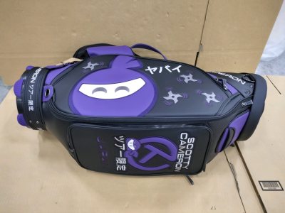 这个球包很满意。值得表扬一下，二次拍照很认真。更好的是。我之前还买过一个白色的1.5万人民币。二次拍照就发现了问题。现在正在处理。我感觉平台还是能维护我们权益的。表扬一下。更值得表扬的是二次拍照，之后的包装也很结实。安全的到达香港。