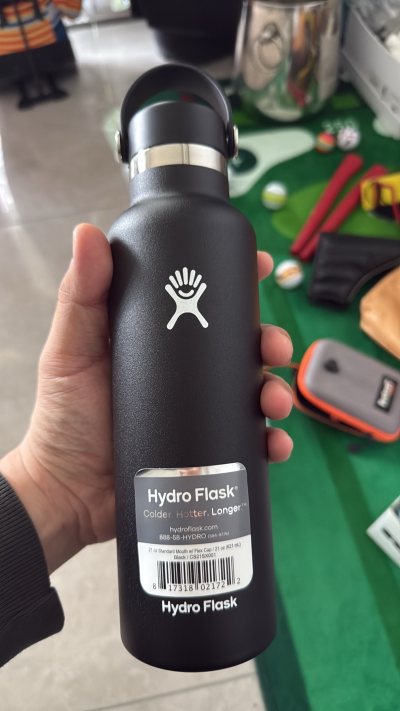 水杯很不错。正品是第一个的 最主要是买的二手物品 新旧和图片一样。运输路上也没有任何问题 总体来说很满意。
