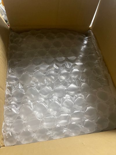 煤炉淘的玩具 为节省运费合了单 值得表扬一下合箱打包真的很用心 包得很安全 到货没损坏 寄的是海运吧 时间有点久
