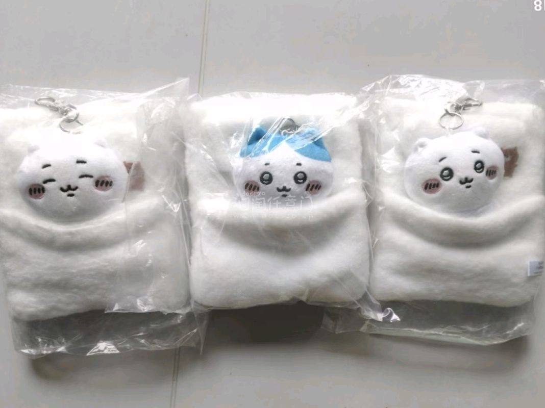 挖煤姬第28次好评！吉伊卡哇毛绒卡套太惊喜
 
必须给挖煤姬五星爆灯！这是第28次下单，依旧没让人失望！蹲了好久的吉伊卡哇毛绒卡套，在平台上一下就搜到了，商品图拍得超清晰，细节一目了然。
 
选了竹蜻蜓路线，两周就到手，物流更新特别及时。包裹里塞满泡泡膜，卡套完好无...