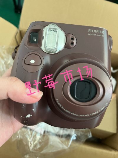 	1.	拍立得（雅虎日拍购入）：两台成色不一，但是樱花妹都有标出了。我觉得是在我能接受的情况下购入的。全新的一号机身无划痕、包装完好；战损的二号外观有使用痕迹，但插电池测试功能全好——闪光灯弹出快、亮度够，取景框视野清晰，嘿嘿，赚到啦?！但是日拍有岛内邮费，大家还是...