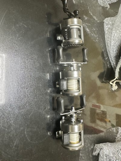 竞价20多手，成功拿下，居然是全新成色，非常满意
本来已经有一台了，但有一些磕碰，并不完美，想着拍下来，拼凑一下，至少可以有一台收藏品相的，结果居然都是全新成色，难得的意外
提醒一下其他海淘网友，国内海关对两件以上并且超过2000元人民币的物品会要求货物报关，请一定...