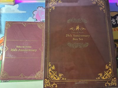 真的非常喜欢用挖煤姬打雅虎日拍，出价及时，被超之后也有邮件及时提醒。这次是为童年补票的一箱，切了传说系列的设定集和只有神知道的世界的艾鲁西手办。设定集有四个大册子组成，所以足足有4kg，单独运不是很划算，正巧又发现了好价艾鲁西，全都拿下！虽然页面标注不确定状态，有使...
