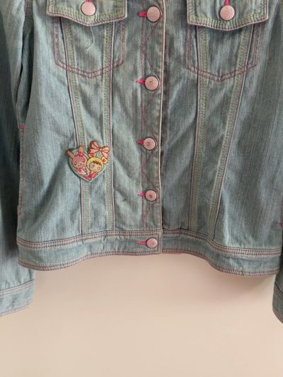 很可爱的衣服 很萌 颜色也很好看呢 很喜欢的mezzopiano 衣服质量也很好 穿上身也很好看嘿嘿