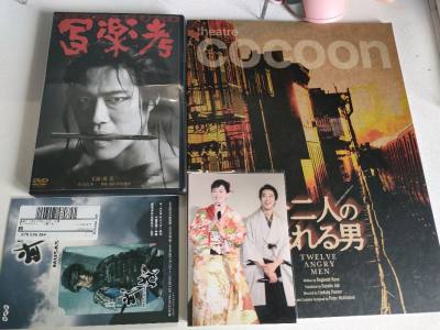 这是我在任意门新到的周边，dvd质量好内容清晰，卡片写真和小册子都完好无损，快递速度很快抵扣后5r包邮7天左右到货。