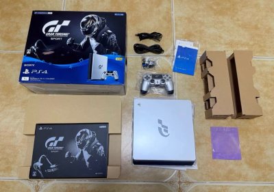 这一次日淘一单索尼ps4 gt赛车限定版，物流打包的非常好没有损坏磕碰，这是一款非常好的限定版主机，到手试了一下机器没有任何问题，下次继续淘自己喜欢的游戏机