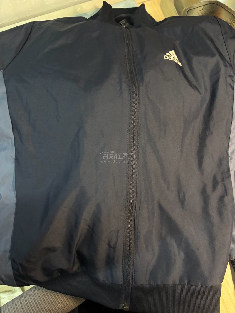 这次在挖煤姬上买的衣服真的太让我惊喜了！首先包装特别精致，打开的时候还有淡淡的香味，感觉卖家真的很用心。衣服的质量比我想象中还要好，面料柔软亲肤，穿上去很舒服，一点都不闷。版型也超级好看，显瘦又显气质，颜色和图片完全一致，没有任何色差，快递也很快，客服态度非常好，有...
