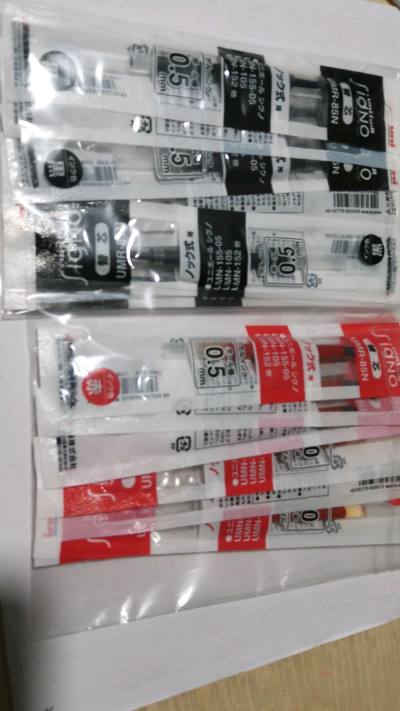 这次买了经常要用的替芯，在挖煤姬上从日本转运过来比在国内直接买要便宜好多。东西也很实惠，物流还可以，值得信赖，很不错，笔芯和国内的没啥区别