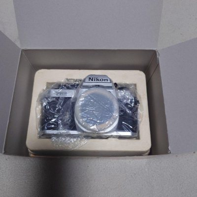在挖煤姬淘到一台尼康fm2，带箱说，配件齐全，值得收藏的一套机器，挖煤姬物流速度很快，一周就到了，包装特别好，连盒子都没有压到，打开以后真的很新功能也全没有问题。